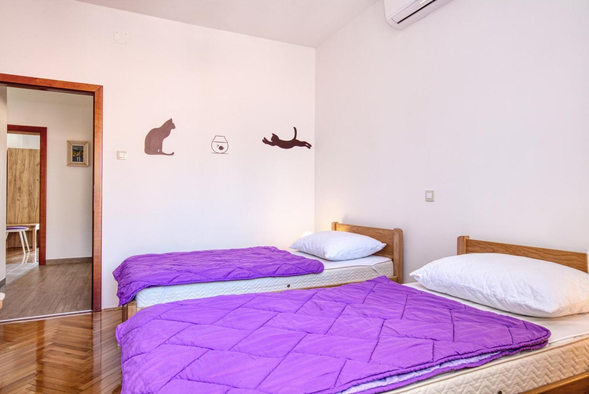 Family Friendly Seaside Apartments Brodarica, Sibenik - 4833 Бродарика Стая снимка