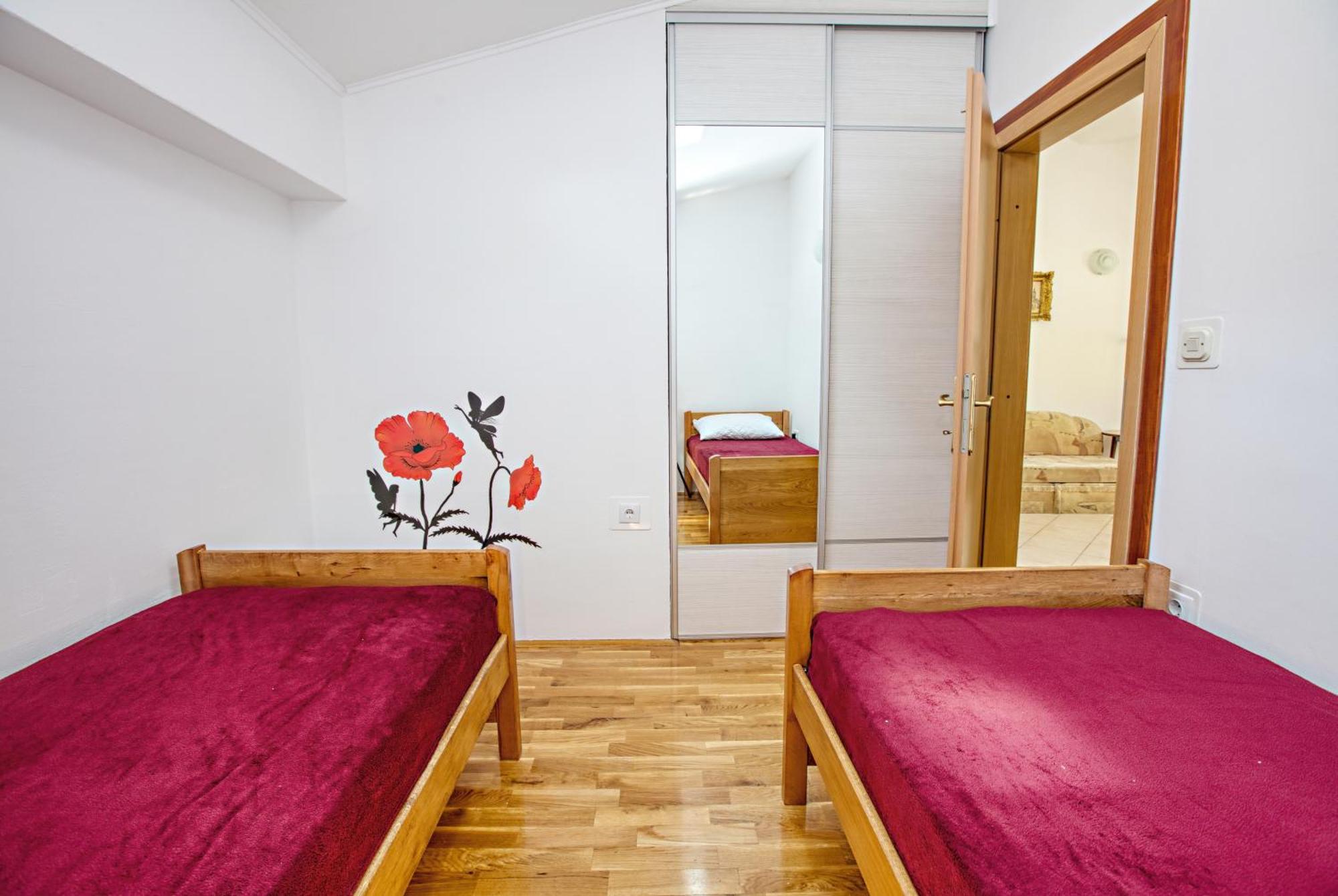 Family Friendly Seaside Apartments Brodarica, Sibenik - 4833 Бродарика Стая снимка