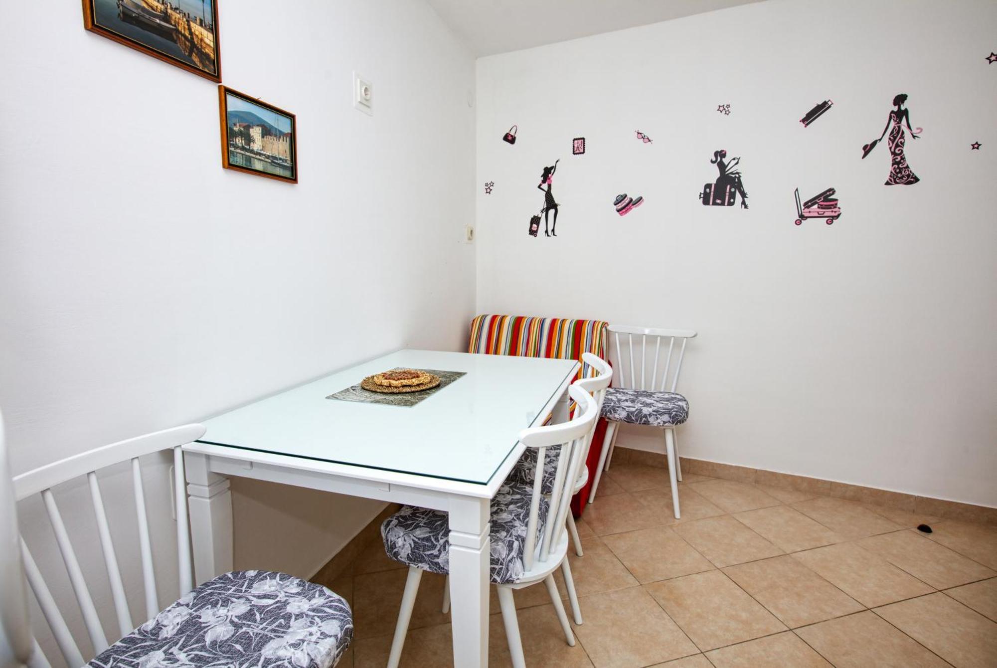 Family Friendly Seaside Apartments Brodarica, Sibenik - 4833 Бродарика Стая снимка