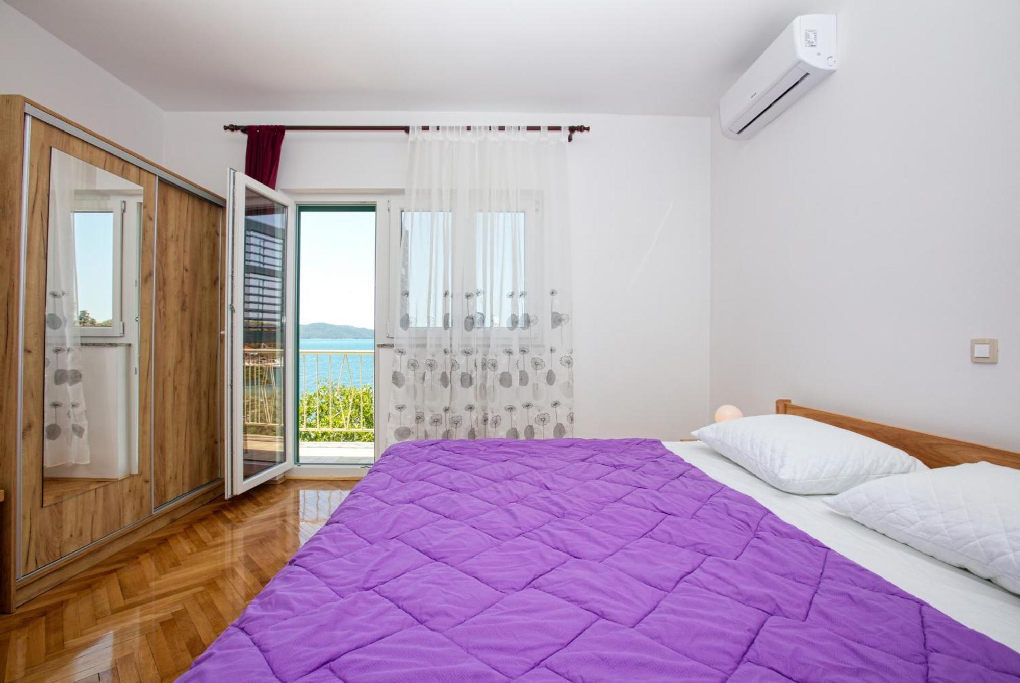 Family Friendly Seaside Apartments Brodarica, Sibenik - 4833 Бродарика Стая снимка