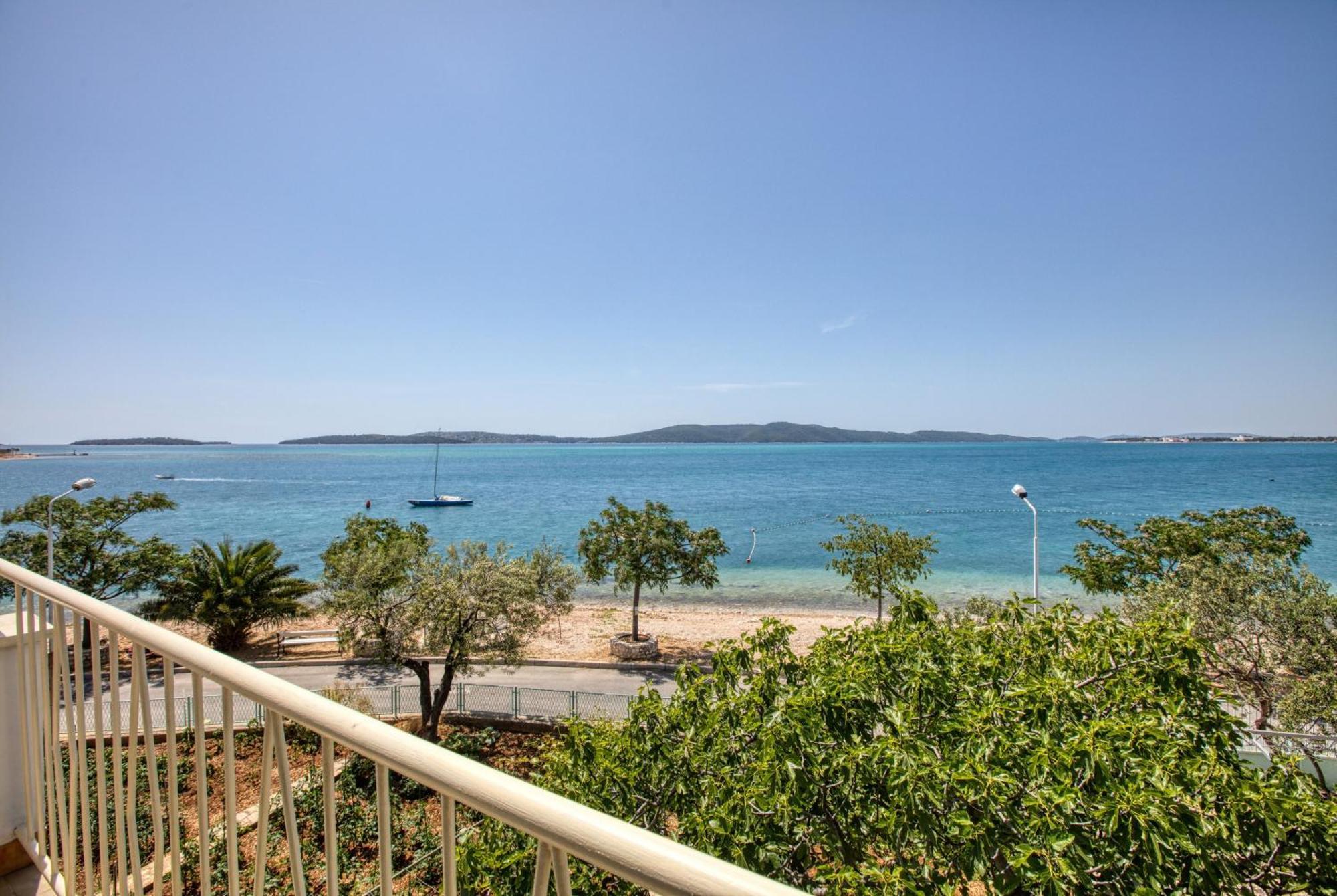 Family Friendly Seaside Apartments Brodarica, Sibenik - 4833 Бродарика Екстериор снимка