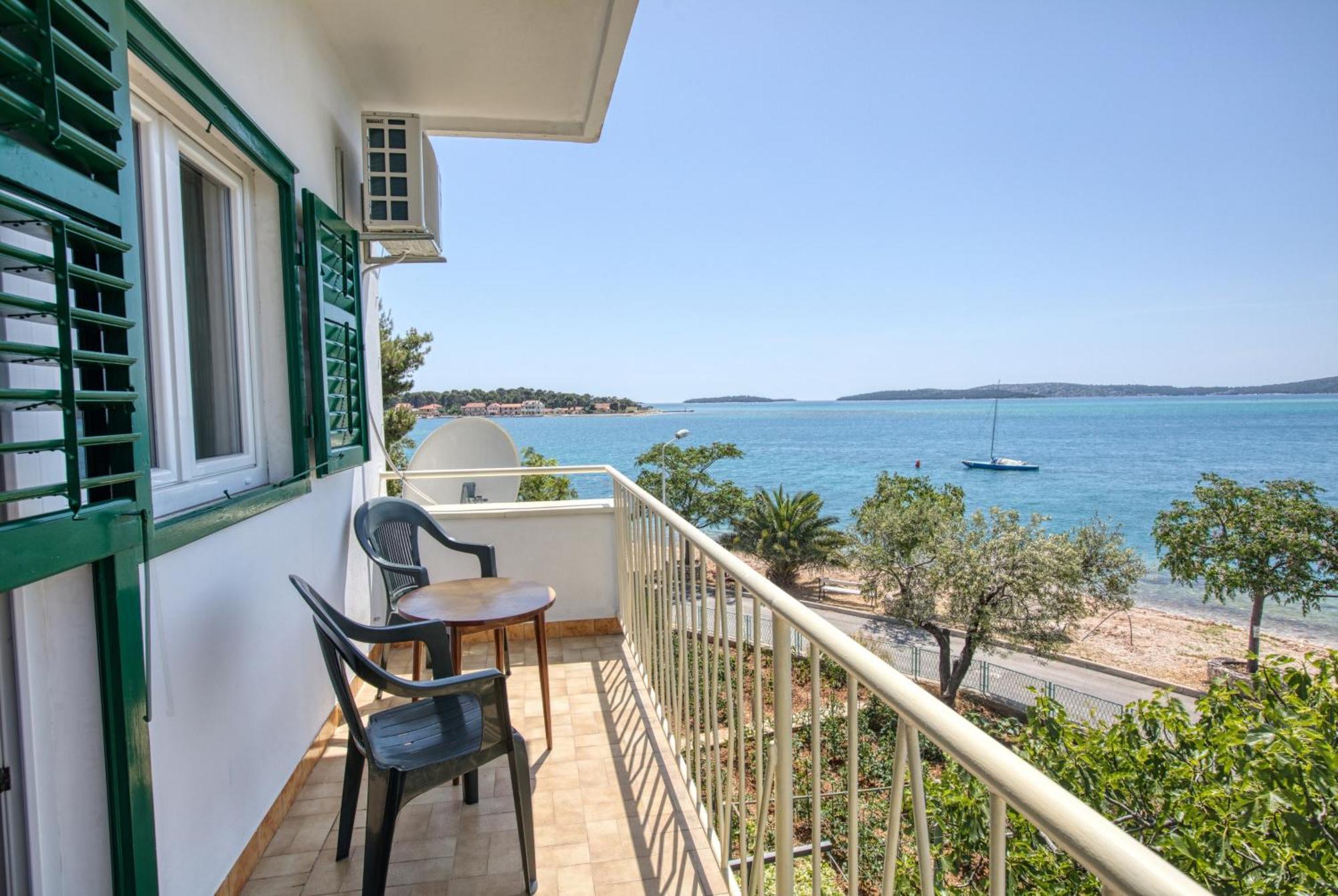 Family Friendly Seaside Apartments Brodarica, Sibenik - 4833 Бродарика Екстериор снимка