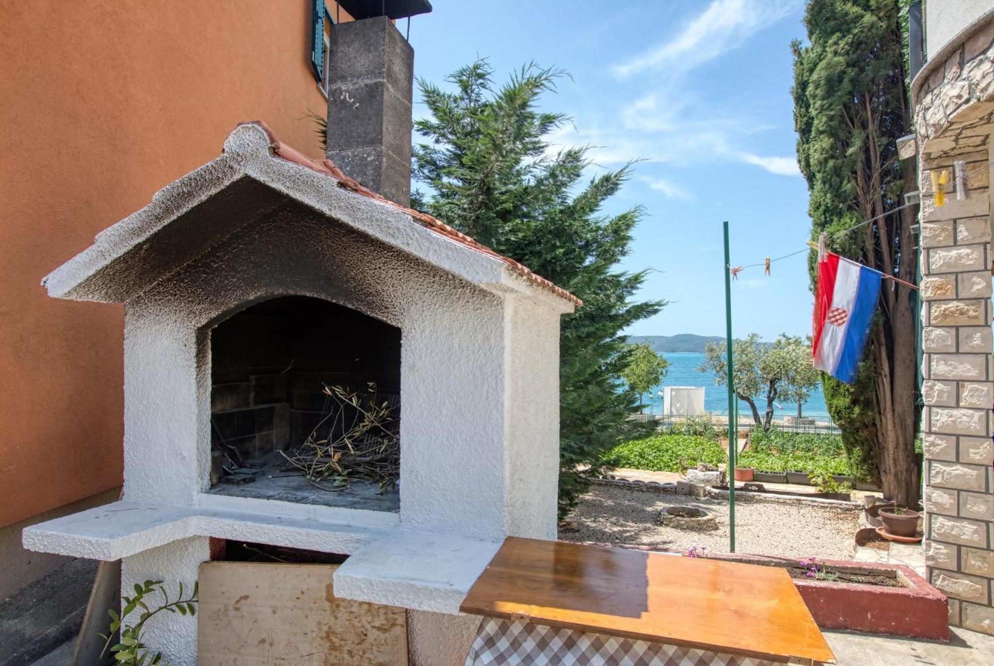 Family Friendly Seaside Apartments Brodarica, Sibenik - 4833 Бродарика Екстериор снимка